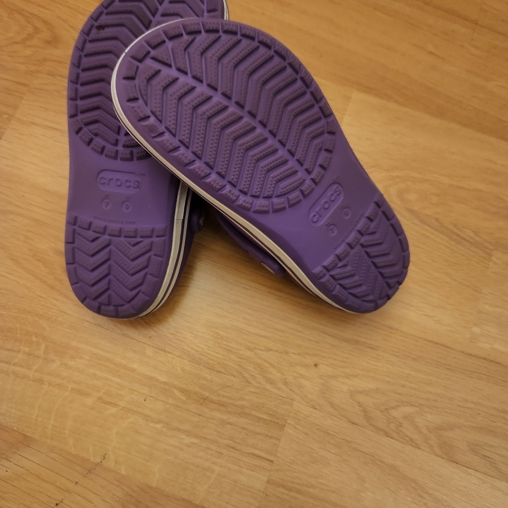 Purple crocs - Picture 2 of 8